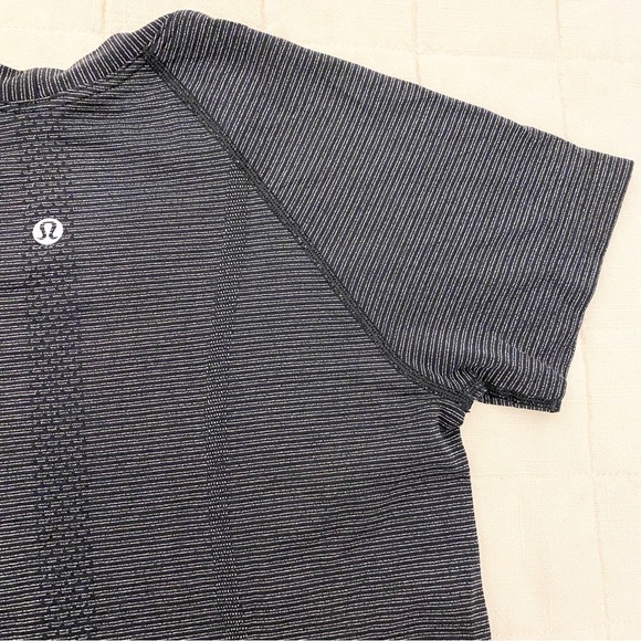 Lululemon Swiftly Tech tee - Picture 4 of 5